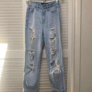 Hollister Ultra High Rise Stretch Mom Jeans